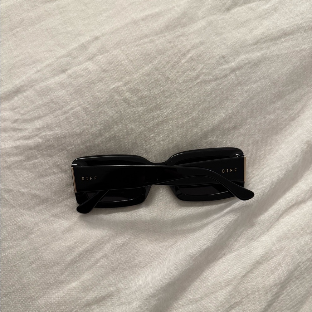 Diff Eyewear Indy Black Rectangular Sunglasses - image 8